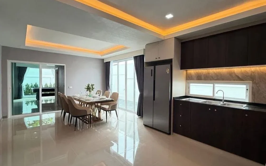 Luxury Pool Villa in Pattaya – Prime Location
