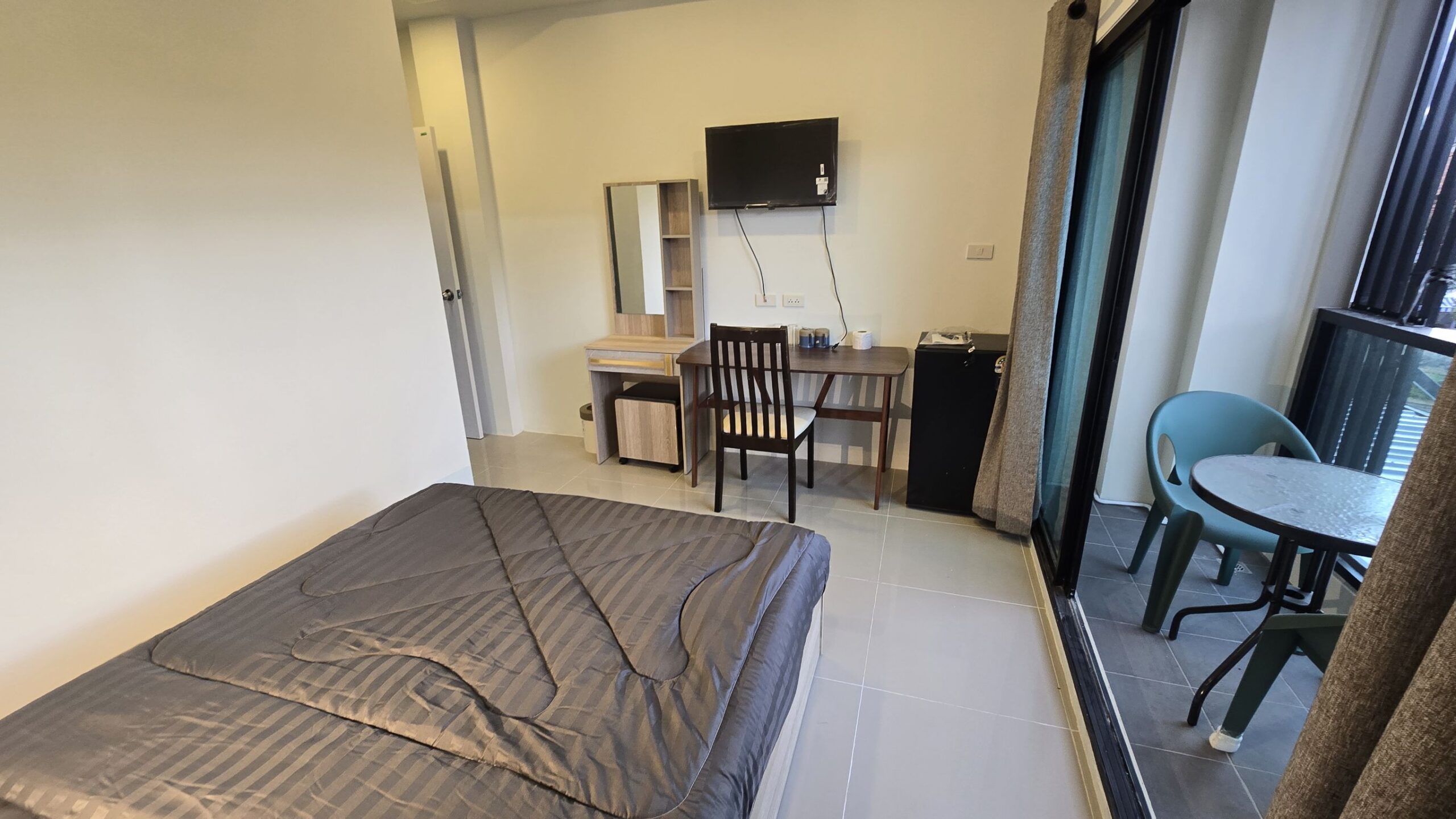 11 Rooms, Fully furnished hotel, phratamnak Soi 5.