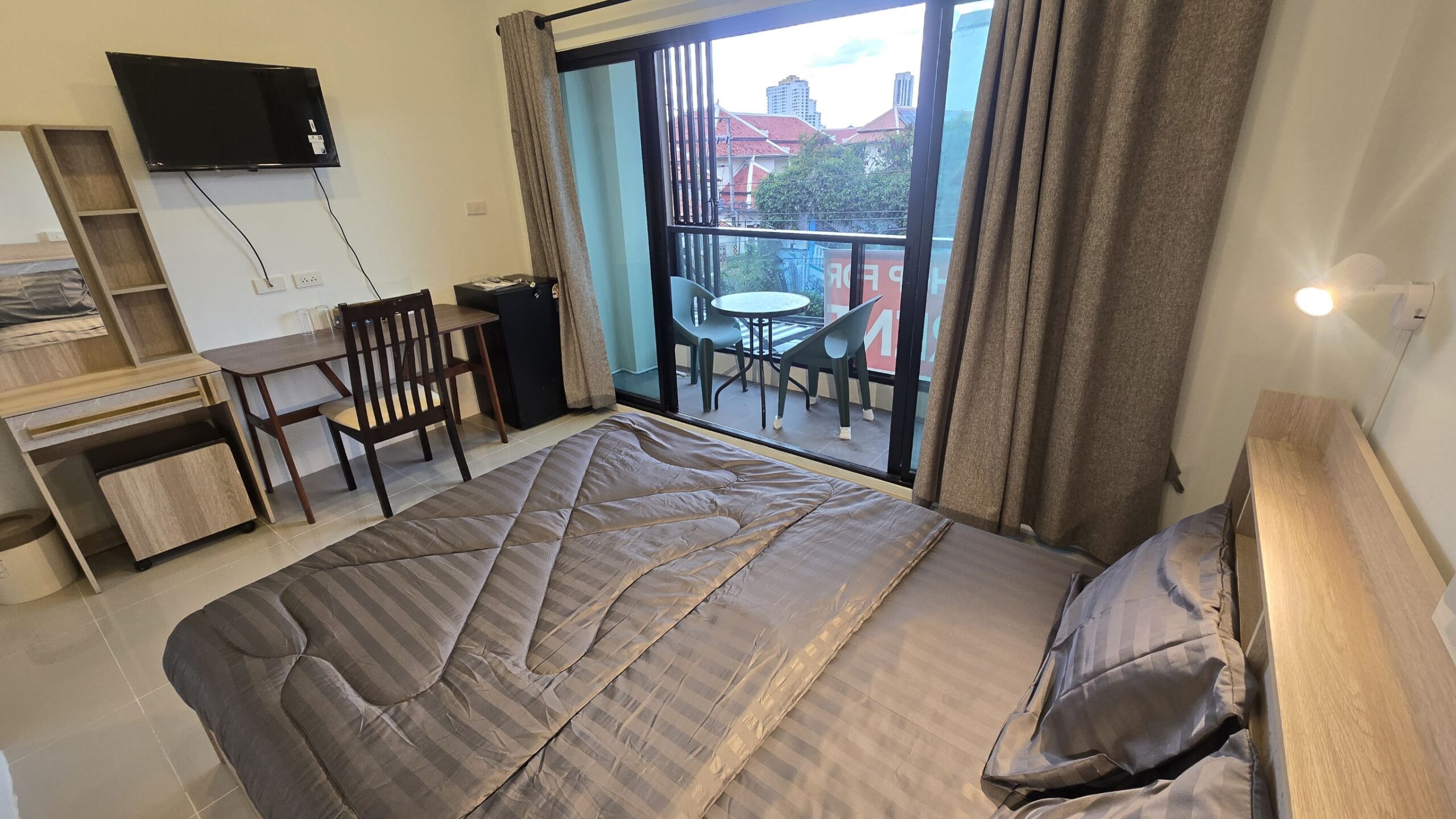 11 Rooms, Fully furnished hotel, phratamnak Soi 5.