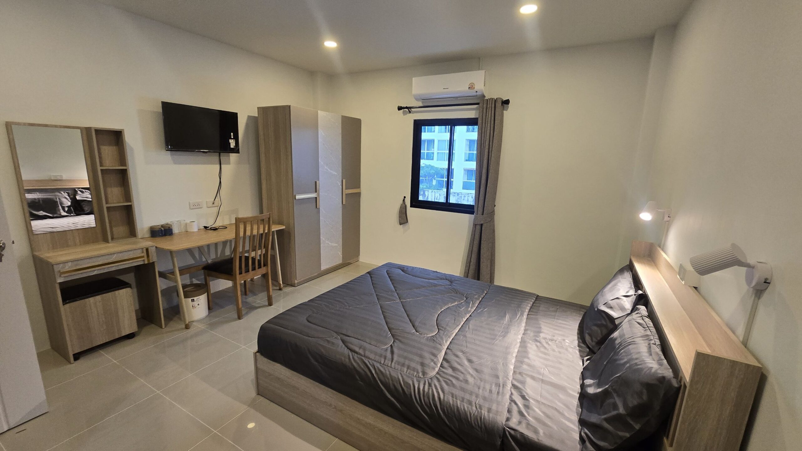11 Rooms, Fully furnished hotel, phratamnak Soi 5.