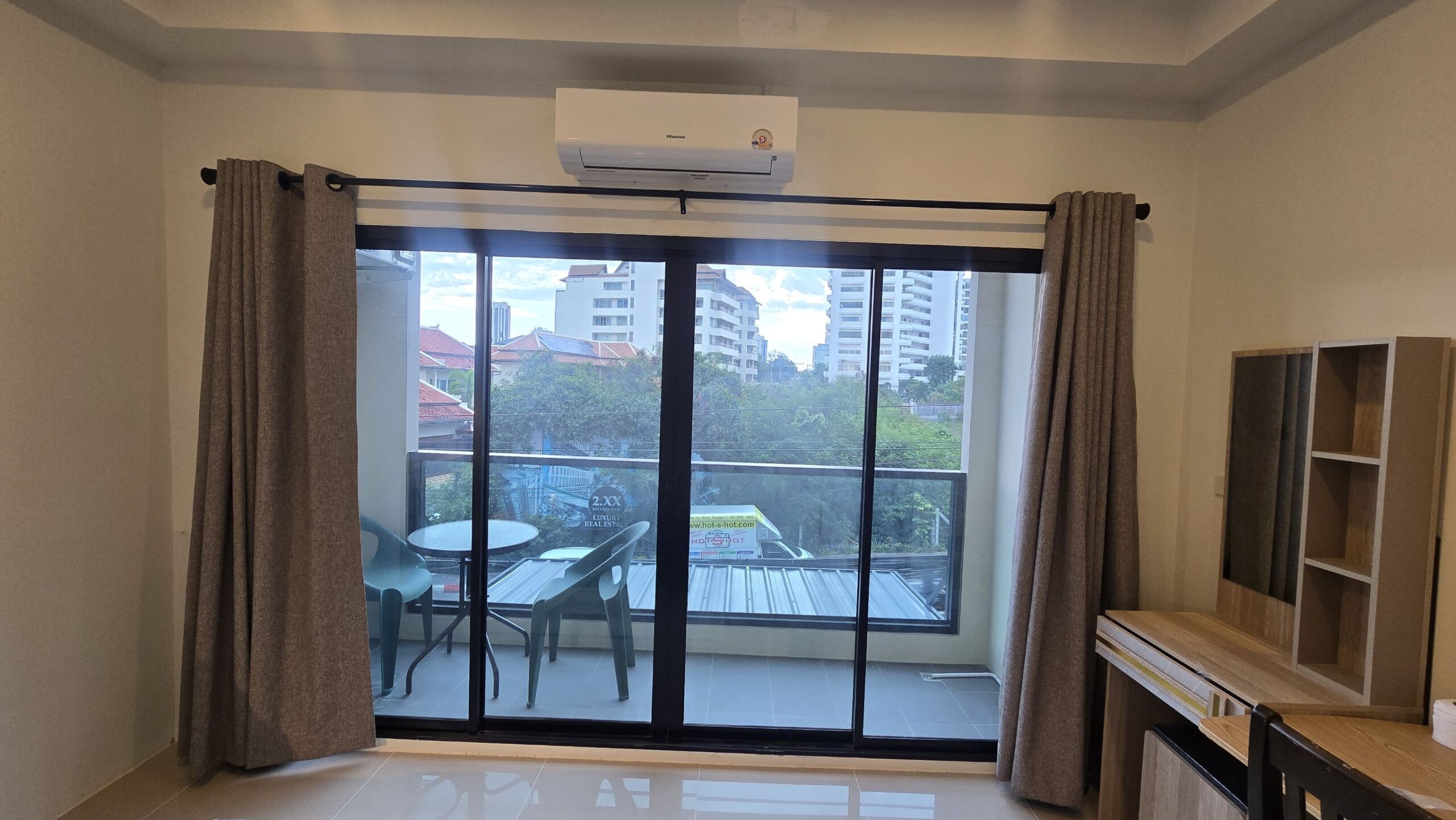 11 Rooms, Fully furnished hotel, phratamnak Soi 5.