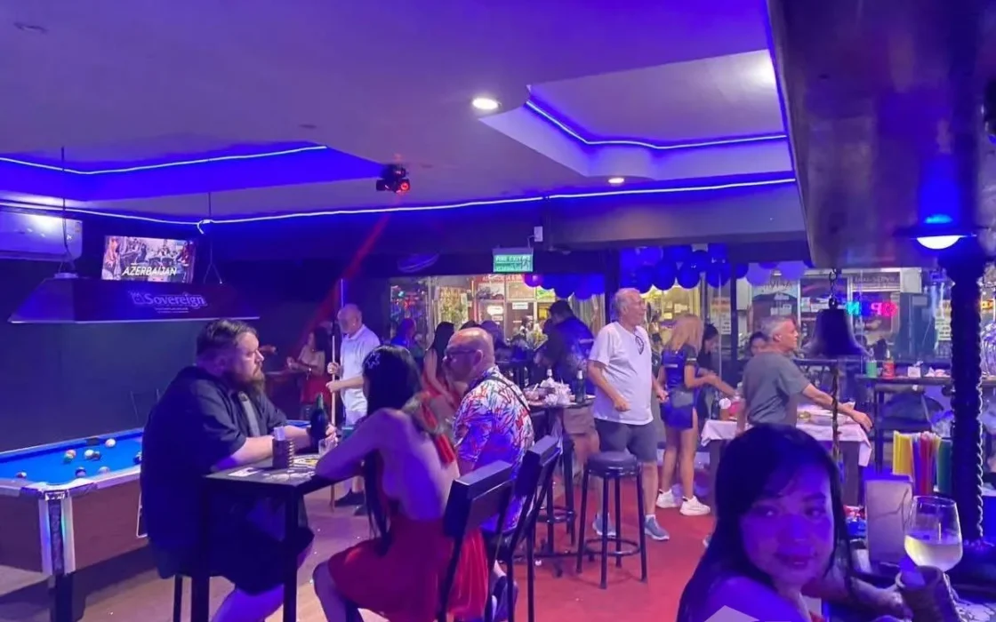 FRESH OPPORTUNITY – PRIME PATTAYA BAR BUSINESS & PROPERTY TAKEOVER   *(For Sale or Leasehold Transfer)*  in Soi Buakhao