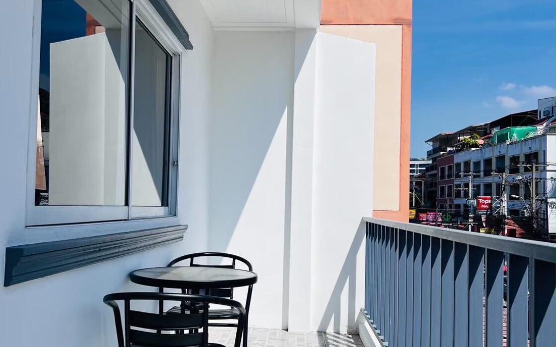 Café & Restaurant in Prime Tourist Location Pratumnak Soi 5  with on-site accommodation.